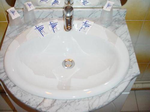 Caravelle Contact Hotel